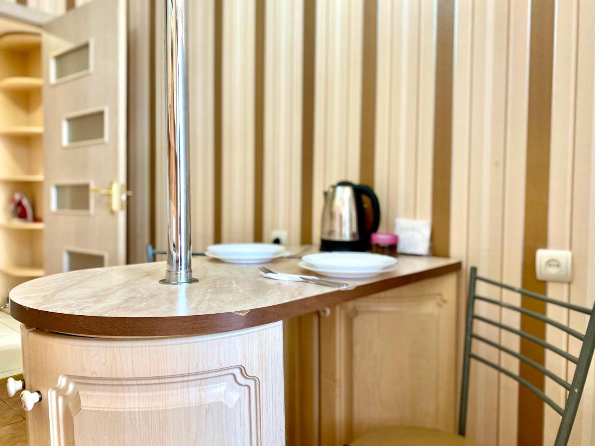 Apartpoltava: Elegant City Center Apartment Near Chestnut Alley Exterior photo