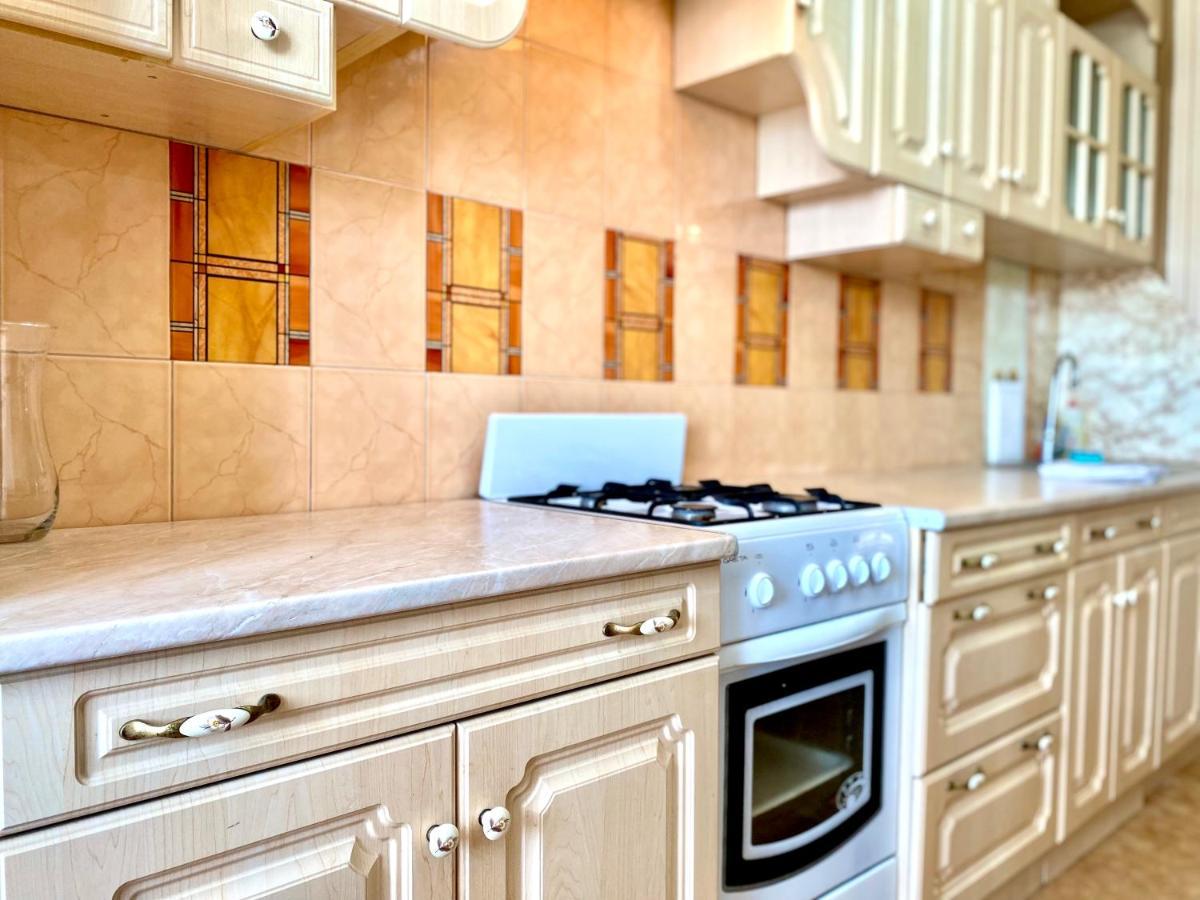 Apartpoltava: Elegant City Center Apartment Near Chestnut Alley Exterior photo